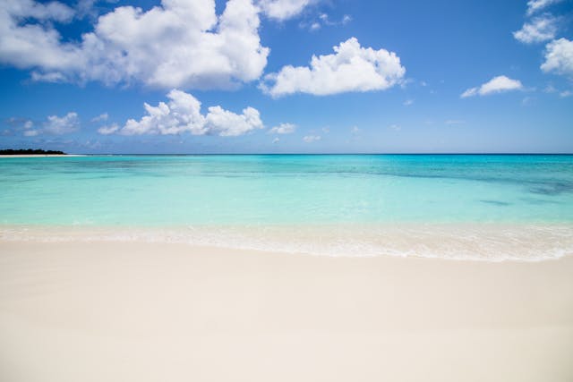 Playa de agua cristalinas en la Isla de la Tortuga "Venezuela"