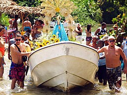 Pescadores en procesión con la Virgen del Valle