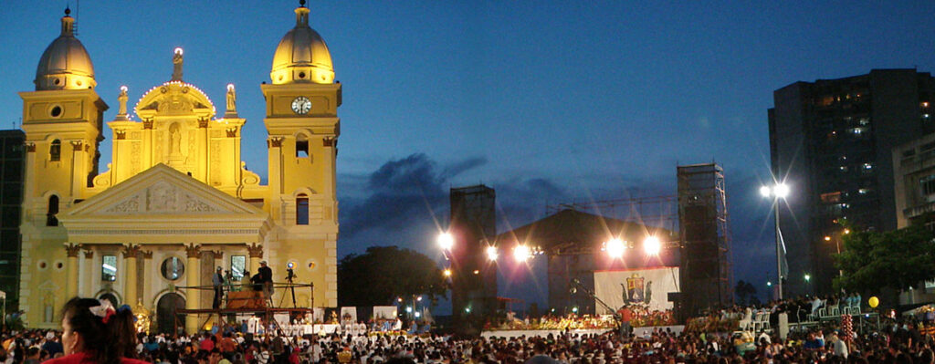Dia de la Virgen de Chiquinquira, Amanecer Gaitero en celebración de su cumpleaños, se celebra el dia 18 de Noviembre. en la bBasilica de Nuestra Señora de Chiquinquira Maracaibo,Estado Zulia, Venezuela.