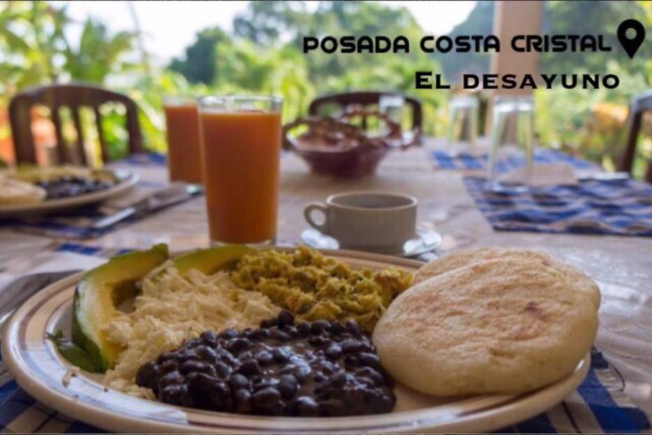 Desayuno criollo en posada venezolana para celebrar el Día de la Madre en Venezuela