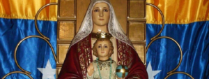 Imagen de la Virgen de Coromoto con el Niño Jesús, símbolo religioso y cultural de Venezuela.